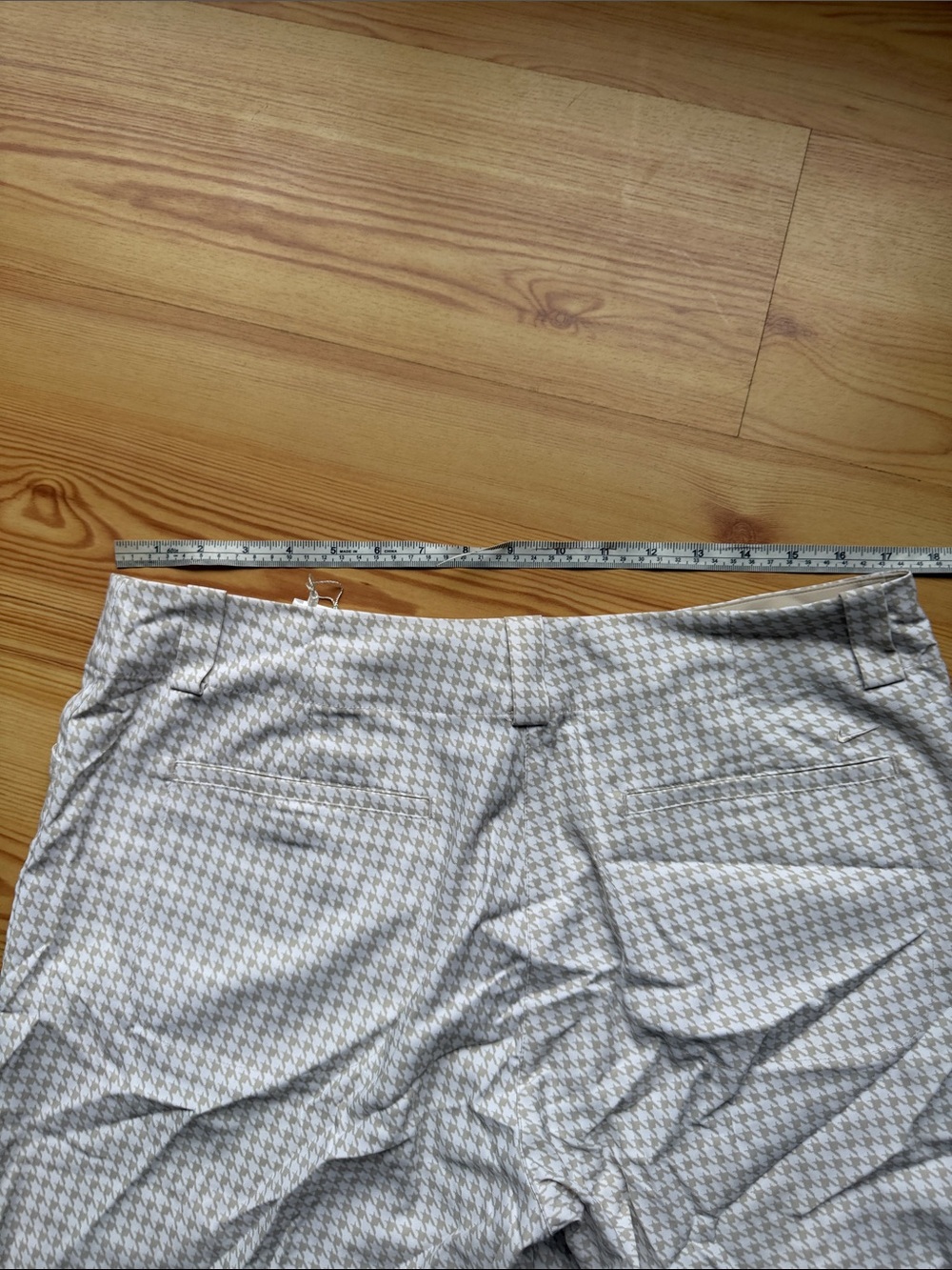 Nike woman’s golf Gray Houndstooth Knee-Length Shorts 14 new - Picture 5 of 6